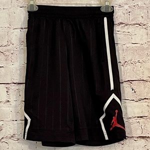 NIKE AIR JORDAN boys black basketball shorts Size Large